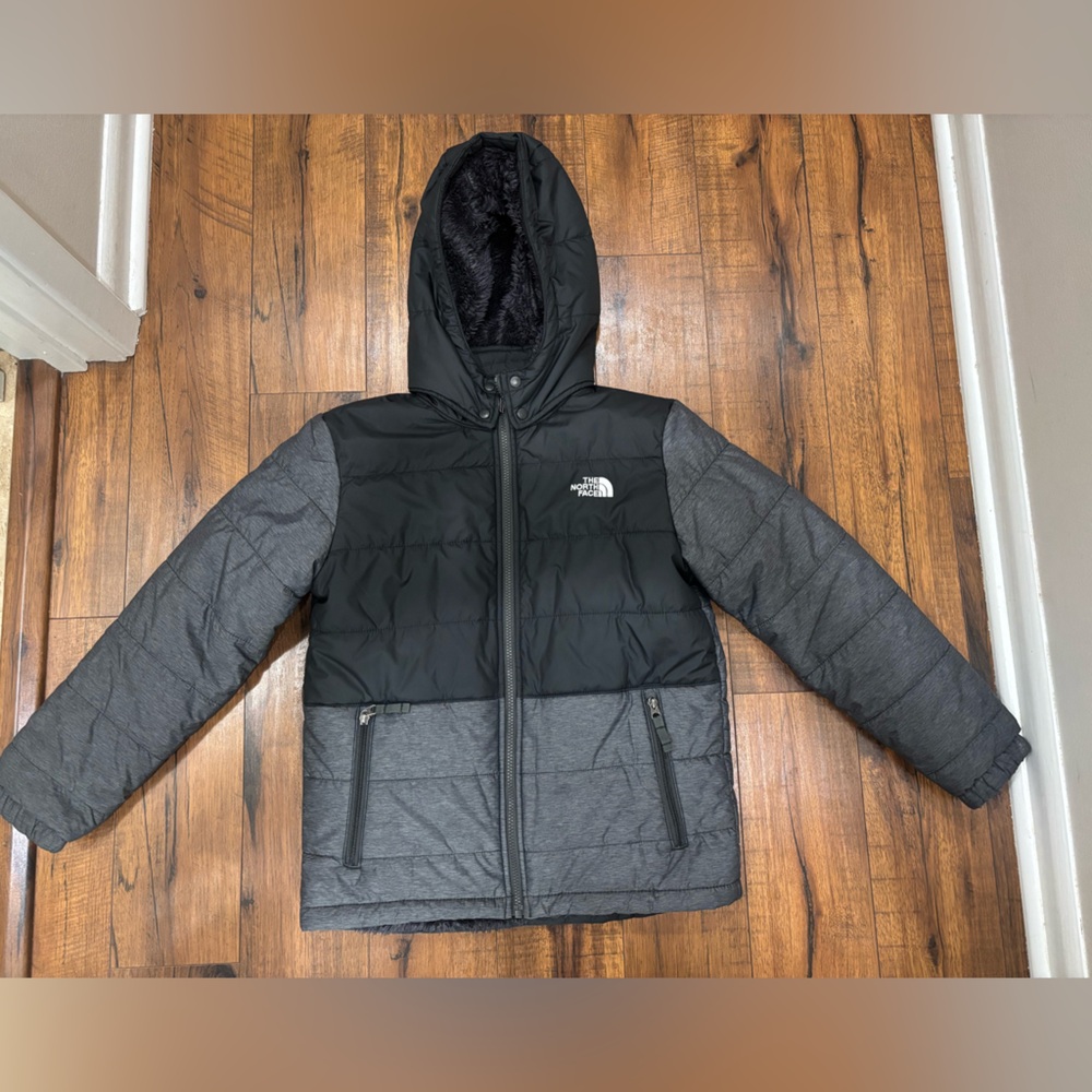 The North Face Boys' Printed Reversible Mount Chimbo Jacket L, Gray and Black